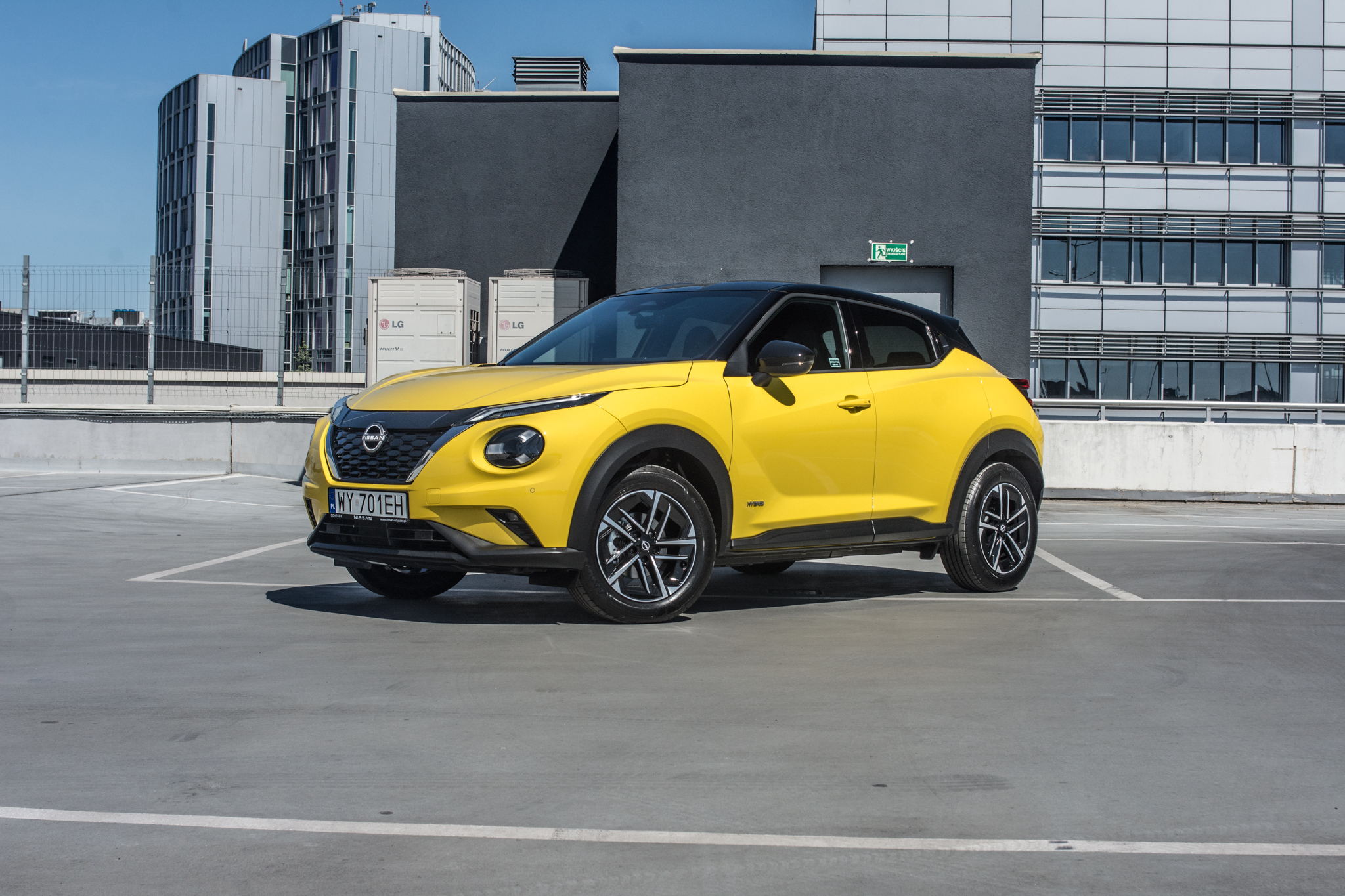 Nissan Juke po liftingu. Powrót żółtego lakieru to jedno. Zmieni się też technologia