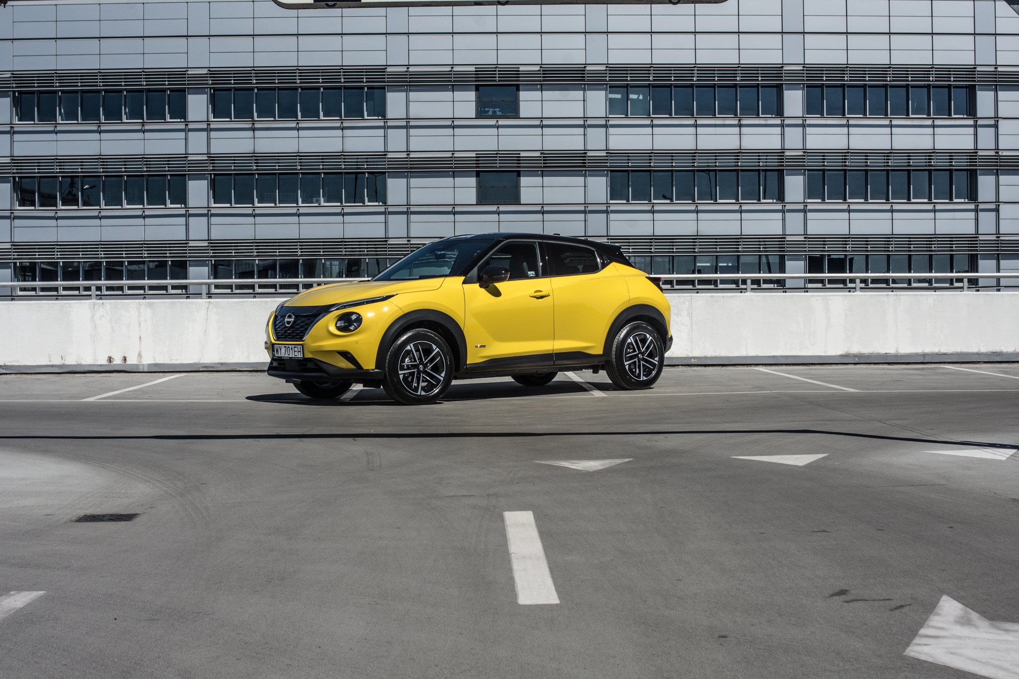 Nissan Juke po liftingu. Powrót żółtego lakieru to jedno. Zmieni się też technologia