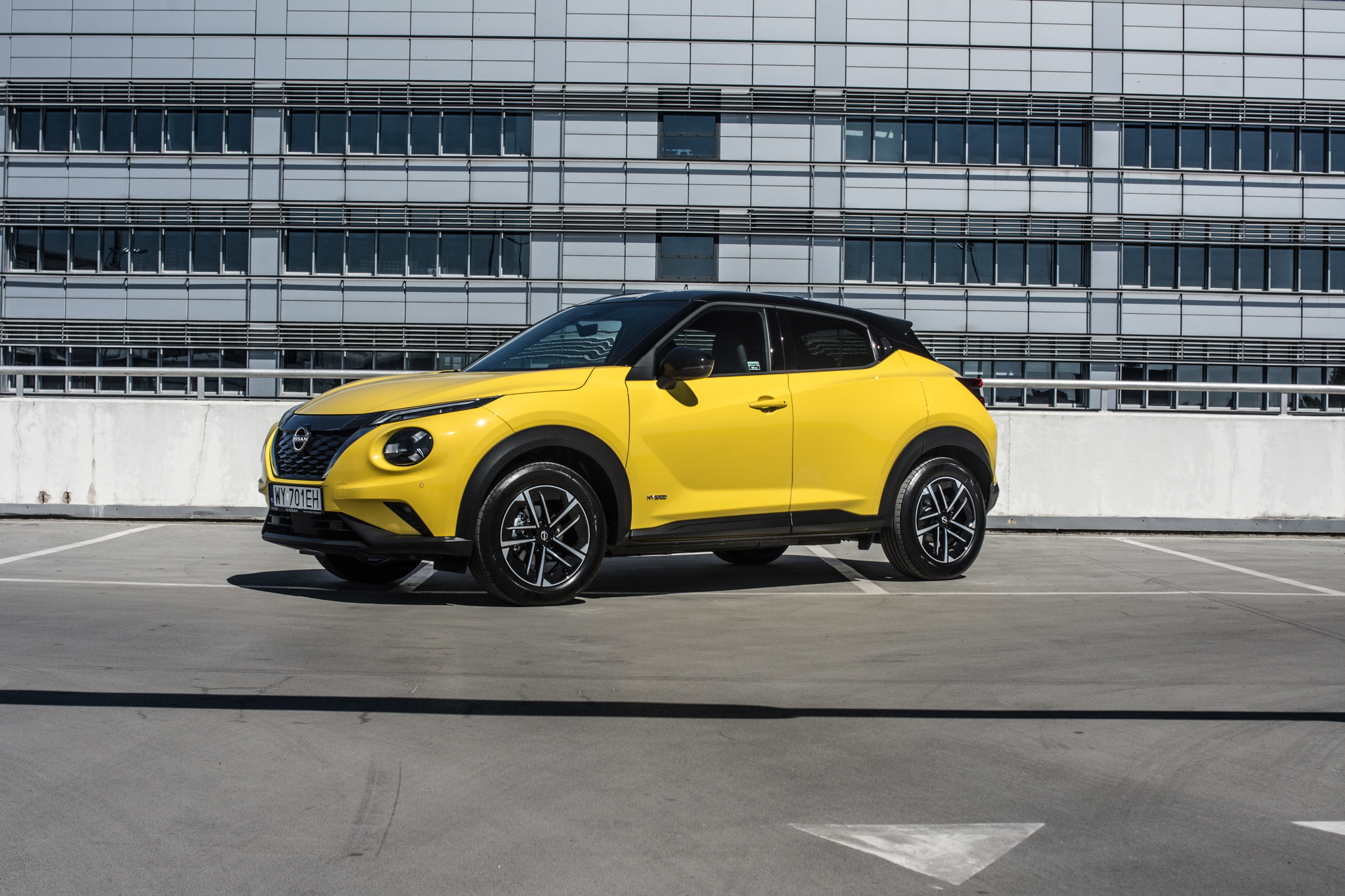 Nissan Juke po liftingu. Powrót żółtego lakieru to jedno. Zmieni się też technologia