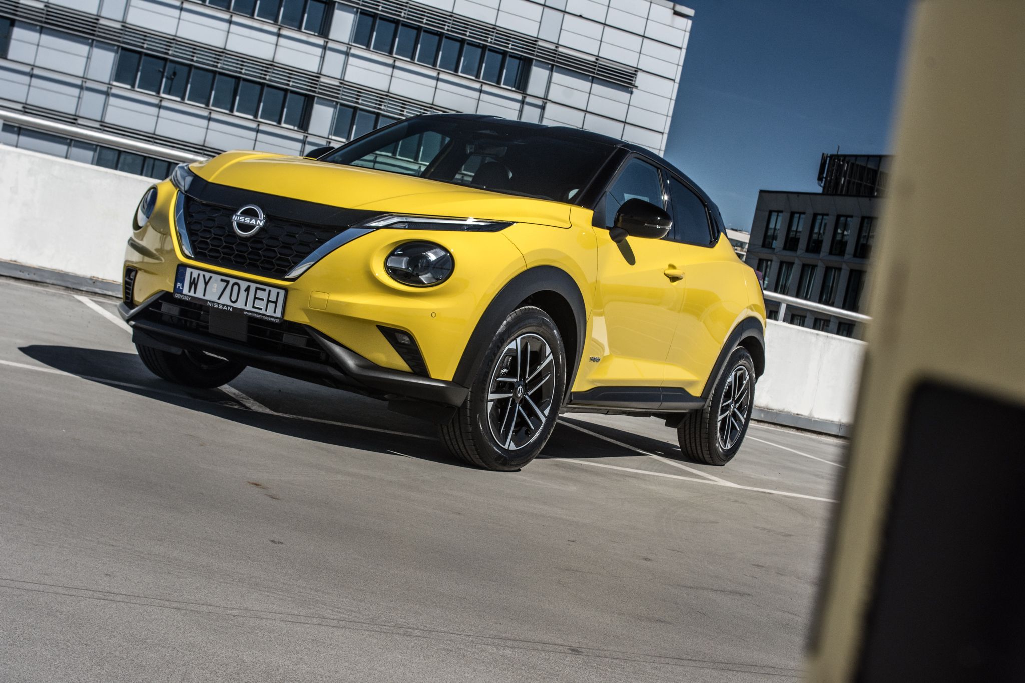 Nissan Juke po liftingu. Powrót żółtego lakieru to jedno. Zmieni się też technologia