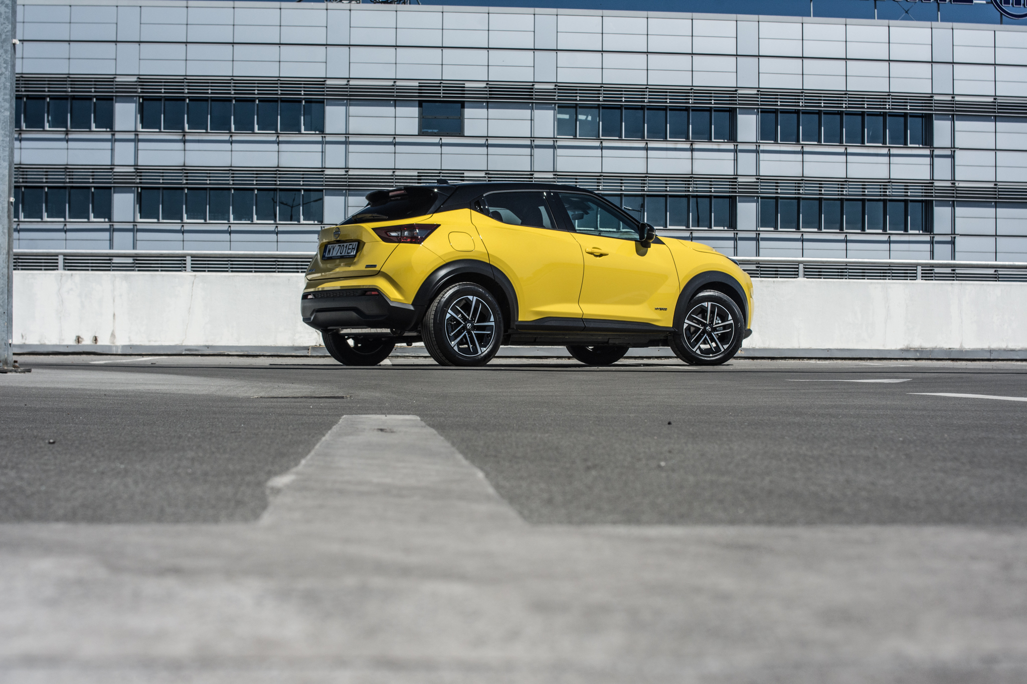 Nissan Juke po liftingu. Powrót żółtego lakieru to jedno. Zmieni się też technologia