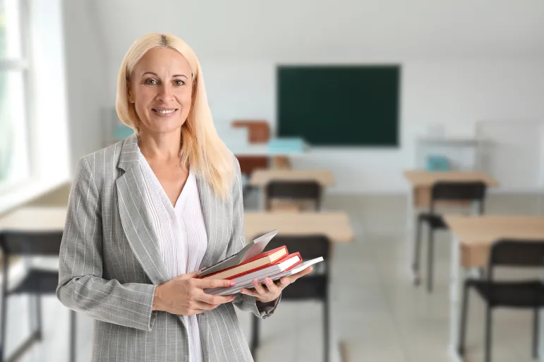 Dyrektora nie można motywować bardziej niż nauczyciela. W 2024 roku organy nadzoru ponownie stają po stronie nauczycieli. Trzeba płacić tak samo.