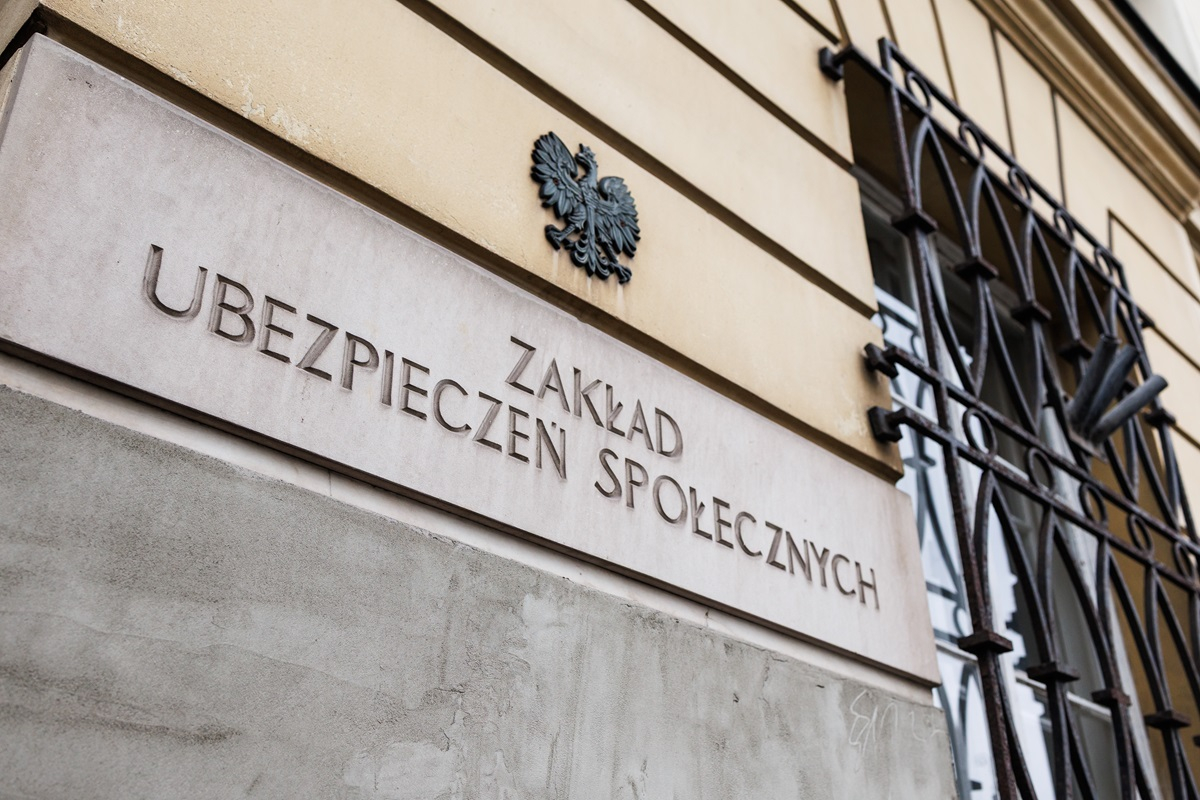 Składki emerytalne, rentowe i zdrowotne za opiekuna osoby ze świadczeniem wspierającym zapłaci państwo. Jakie warunki trzeba spełnić? Konieczny wniosek do ZUS