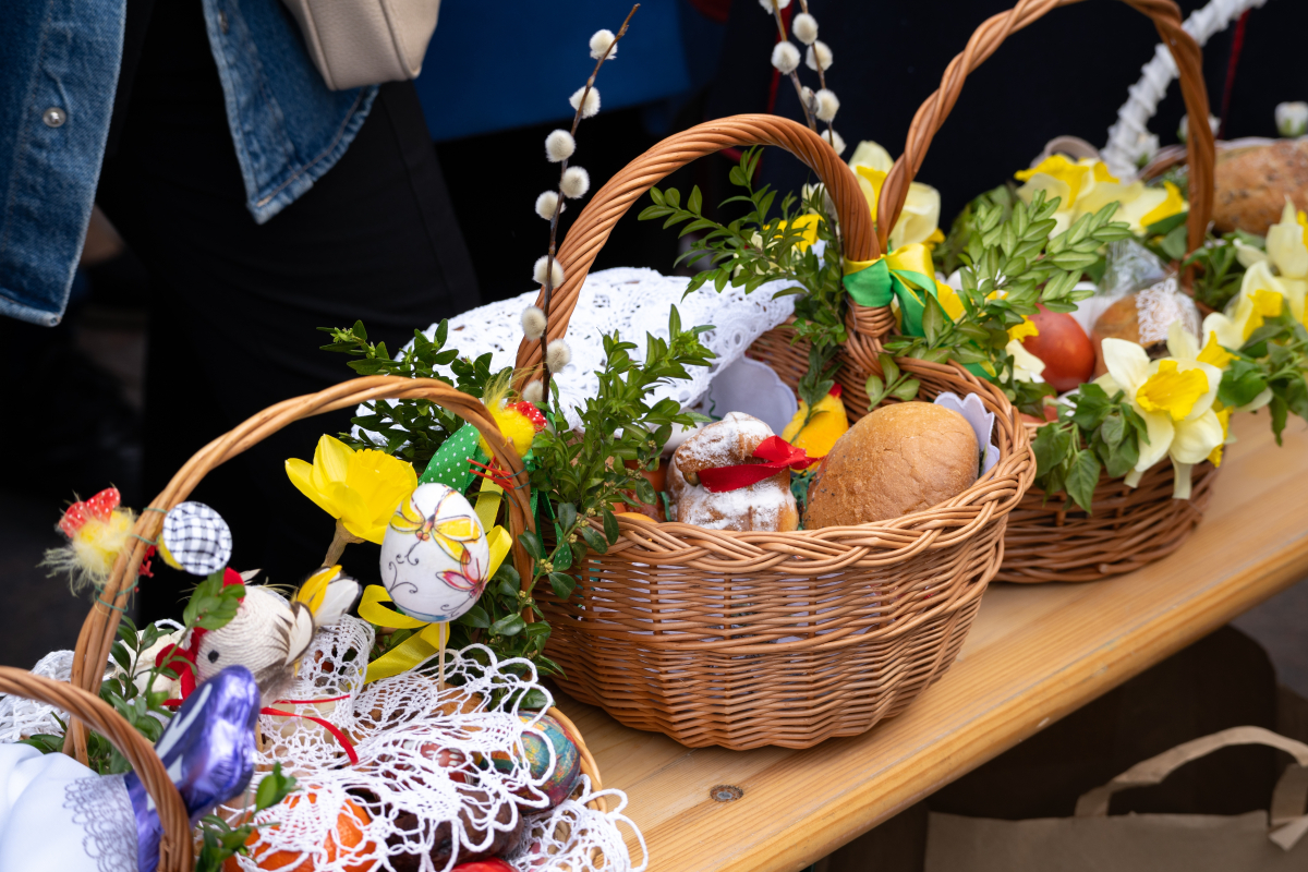 koszyk wielkanocny, święconka, wielka sobota, dziecko