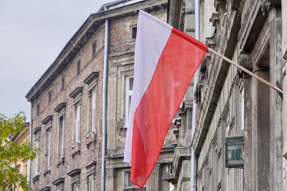 flaga polski jak wieszać zgodnie z przepisami zasady