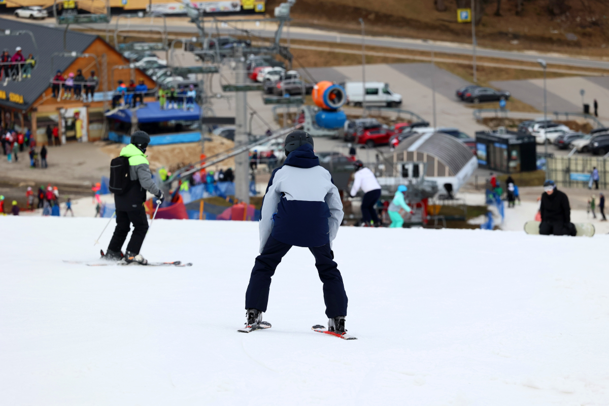 Trzeba zapłacić alimenty, nawet jeśli zabiera się dziecko na ferie