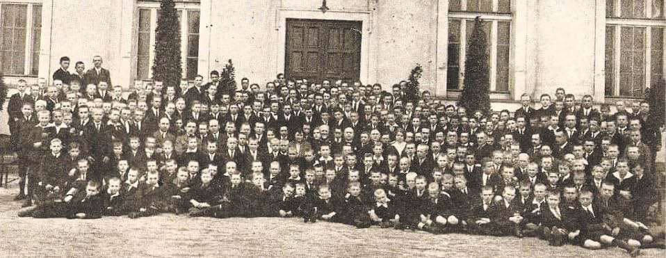 Uczniowie I Miejskiego Gimnazjum Męskiego w Warszawie. 1925 r.