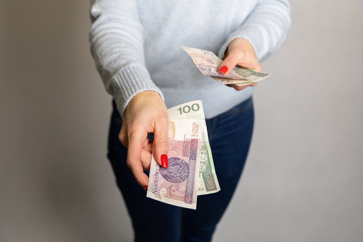 zasiłek dla bezrobotnych 2026 2027 netto staż pracy
