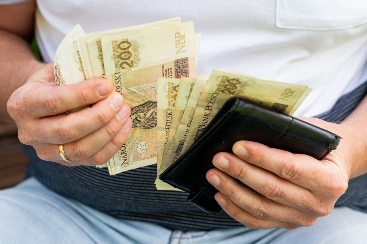 Prawie 2 tysiące złotych co miesiąc z ZUS. Możecie nie wiedzieć, że te pieniądze wam przysługują