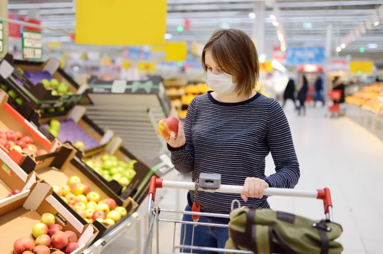 W związku z ogłoszeniem na terenie Polski stanu zagrożenia epidemicznego, a później stanu epidemii w obiektach handlowych o powierzchni sprzedaży powyżej 2000 m2 czasowo zakazano handlu detalicznego niektórym sprzedawcom./Fot. Shuttertock