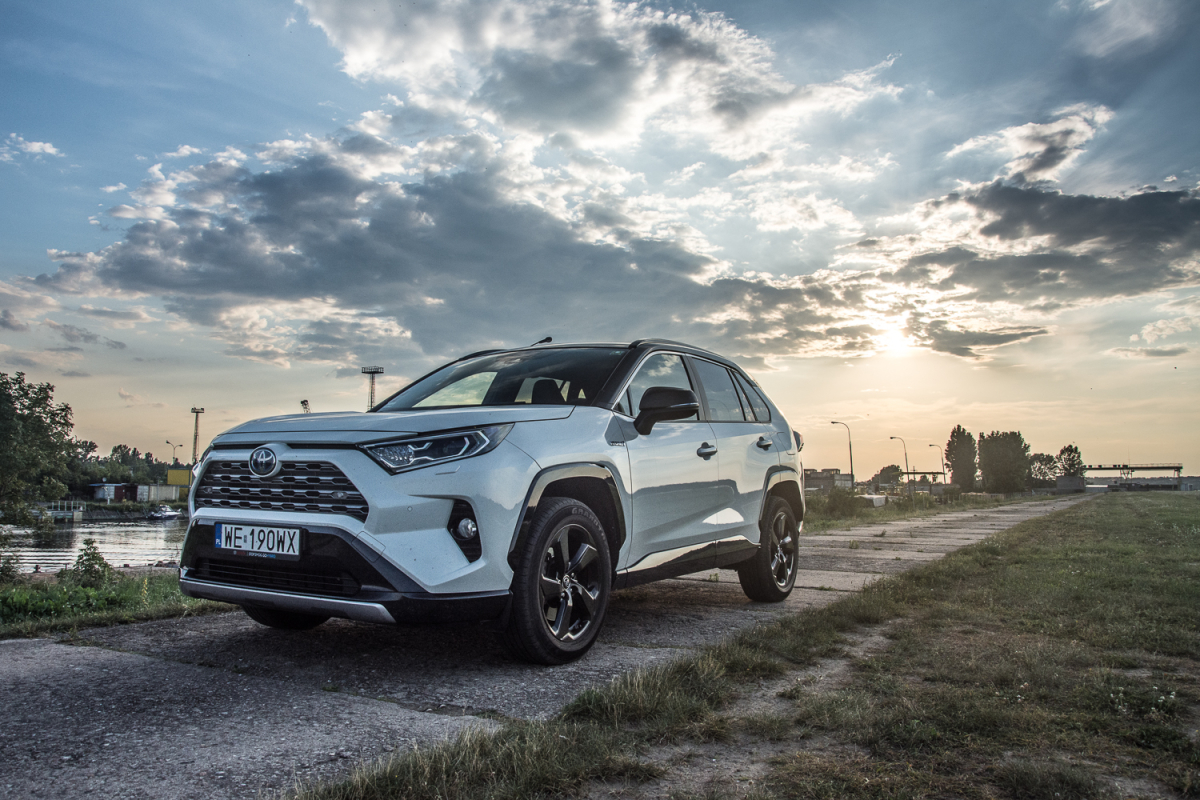 Test: Toyota RAV4 2.5 Hybrid AWD-i - czteropędna i hybrydowa