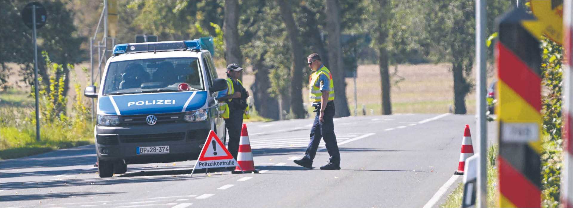 Niemiecki patrol na granicy z Polską w Rosowie w Brandenburgii