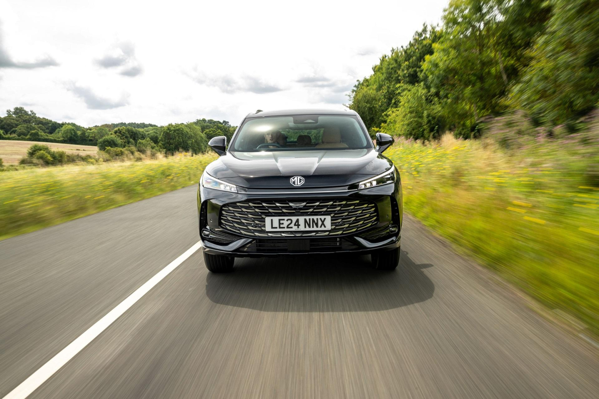 Chińskie auta podbiją Europę? Co drugiego kierowcę niepokoi jeden problem [BADANIE]