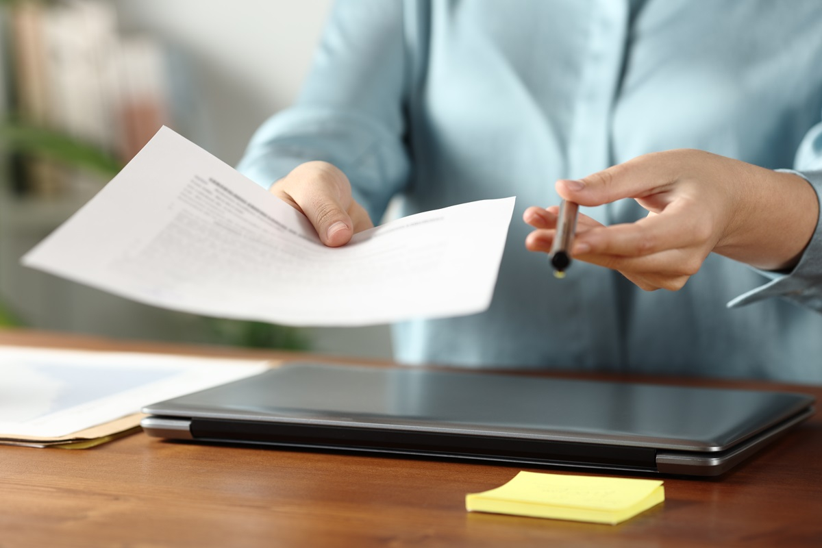 Przed reformą PIP pracodawcy muszą zweryfikować formy współpracy. Co różni zlecenie, B2B i umowę o pracę? Kiedy B2B jest de facto etatem?