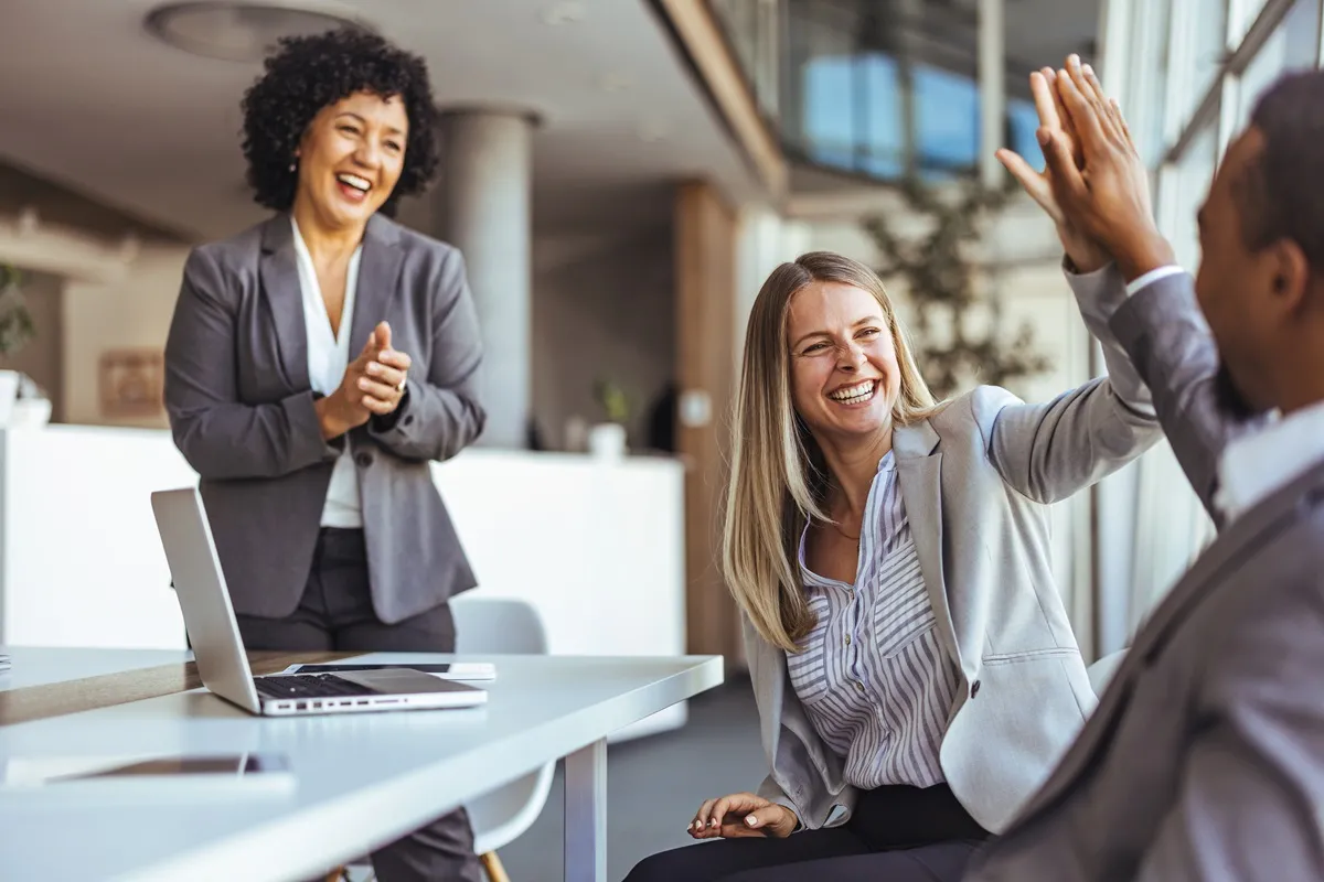 Co wybierasz: wynagrodzenie wyższe o 10% czy bliską relację w pracy?