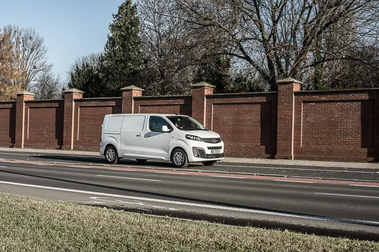 Opel Vivaro-e - pierwsza jazda elektrycznym dostawczakiem