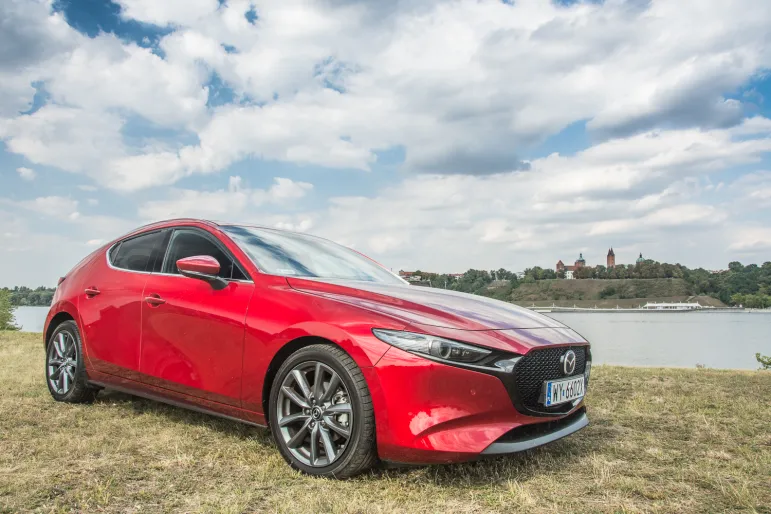 Test: Mazda 3 Hikari 2.0 Skyactiv-G - jest stylowa, ale nie… szybka