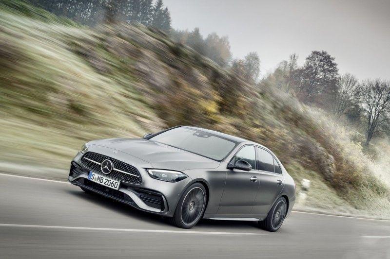 Nowy Mercedes klasy C: 4 cylindry i automat w standardzie