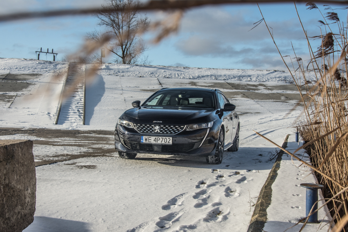 Peugeot 508 SW HYbrid: test plug-ina kombi. Brzmi obiecująco?