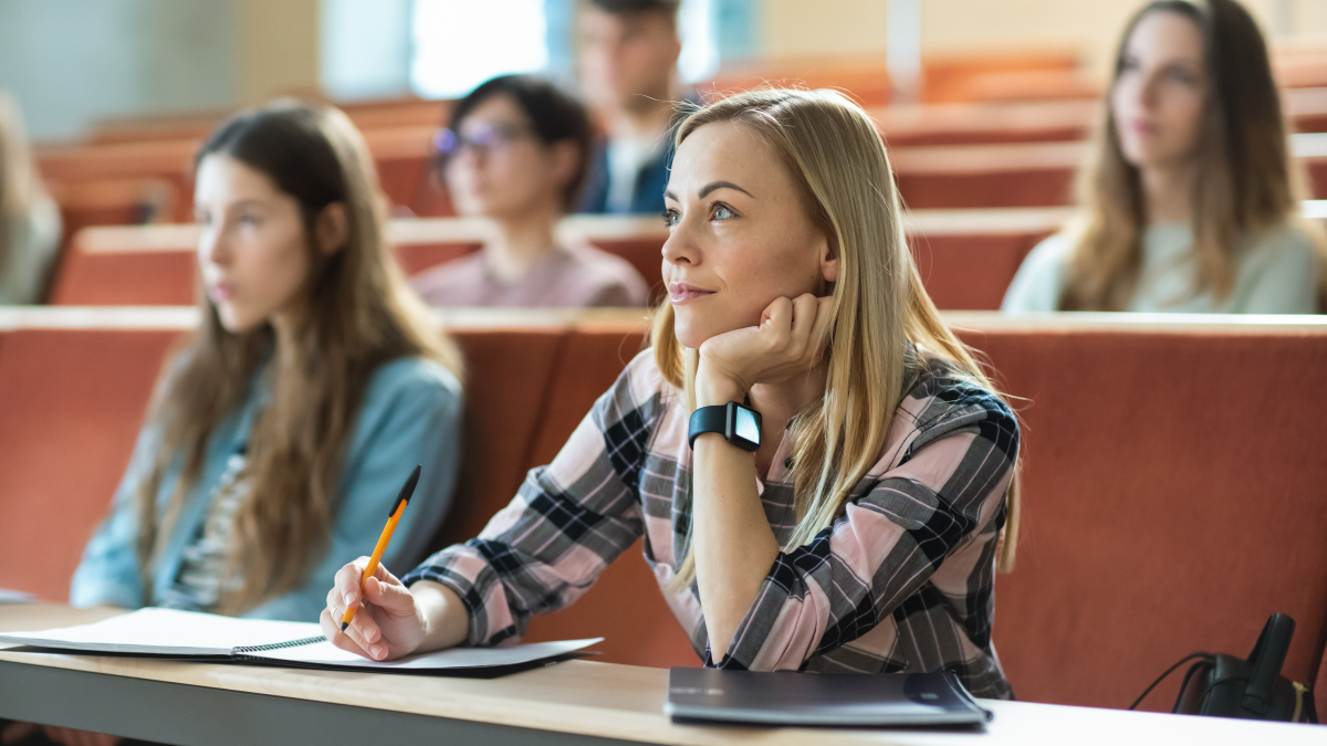 studia studentki nauka wykład uczelnie dyplom ukończenia studiów e-dyplom mObywatel repozytorium senat ustawa absolwenci