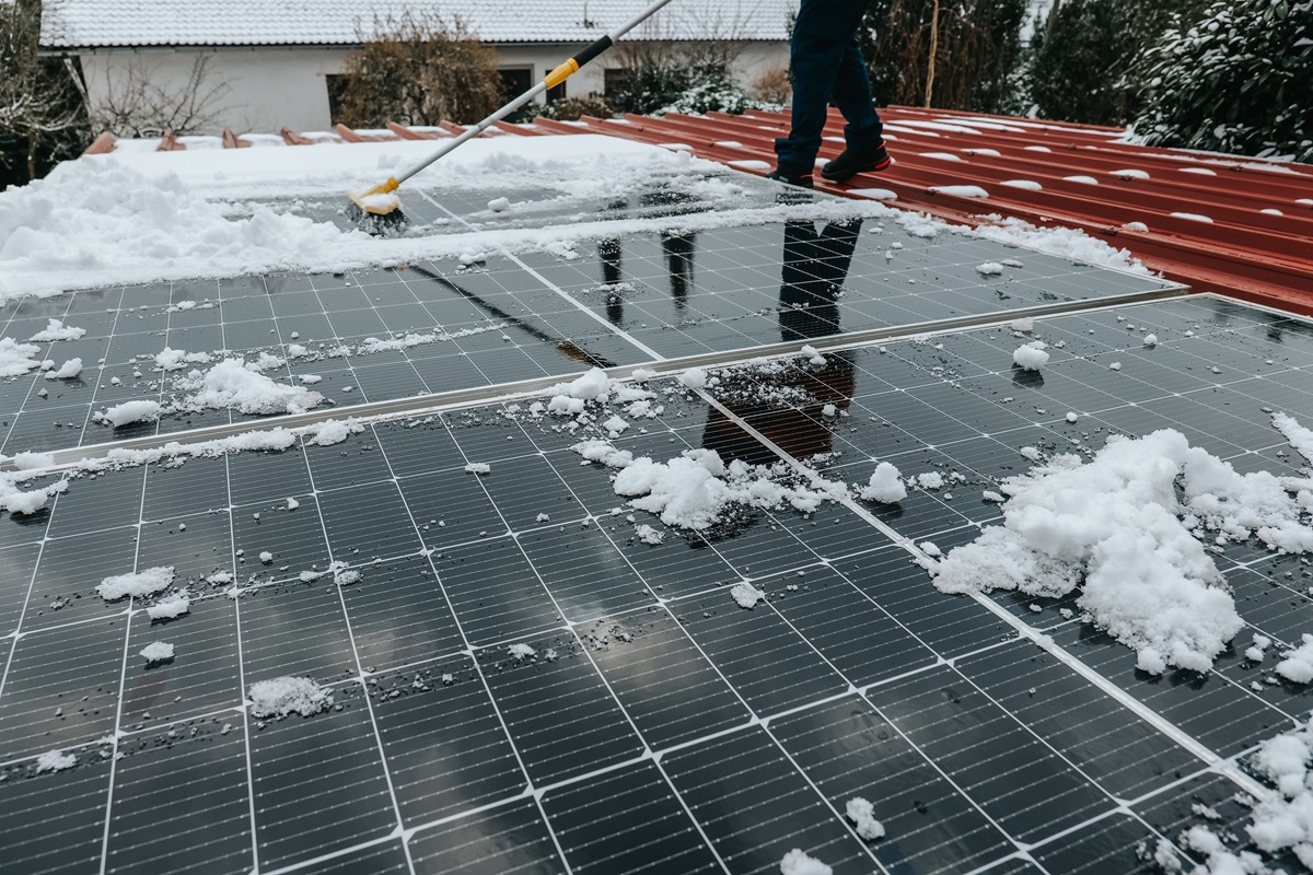 Czy można odśnieżać panele fotowoltaiczne? W styczniu 2026 r. mogły nie produkować w ogóle energii