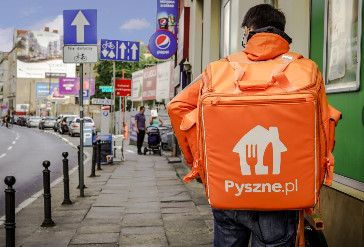 Zmiany w prawie wymusiły zmianę modelu logistycznego? Pyszne.pl komentuje