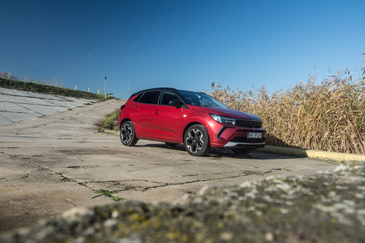 Test: Opel Grandland 1.2 Turbo AT8. Lifting dodał mu charakteru?