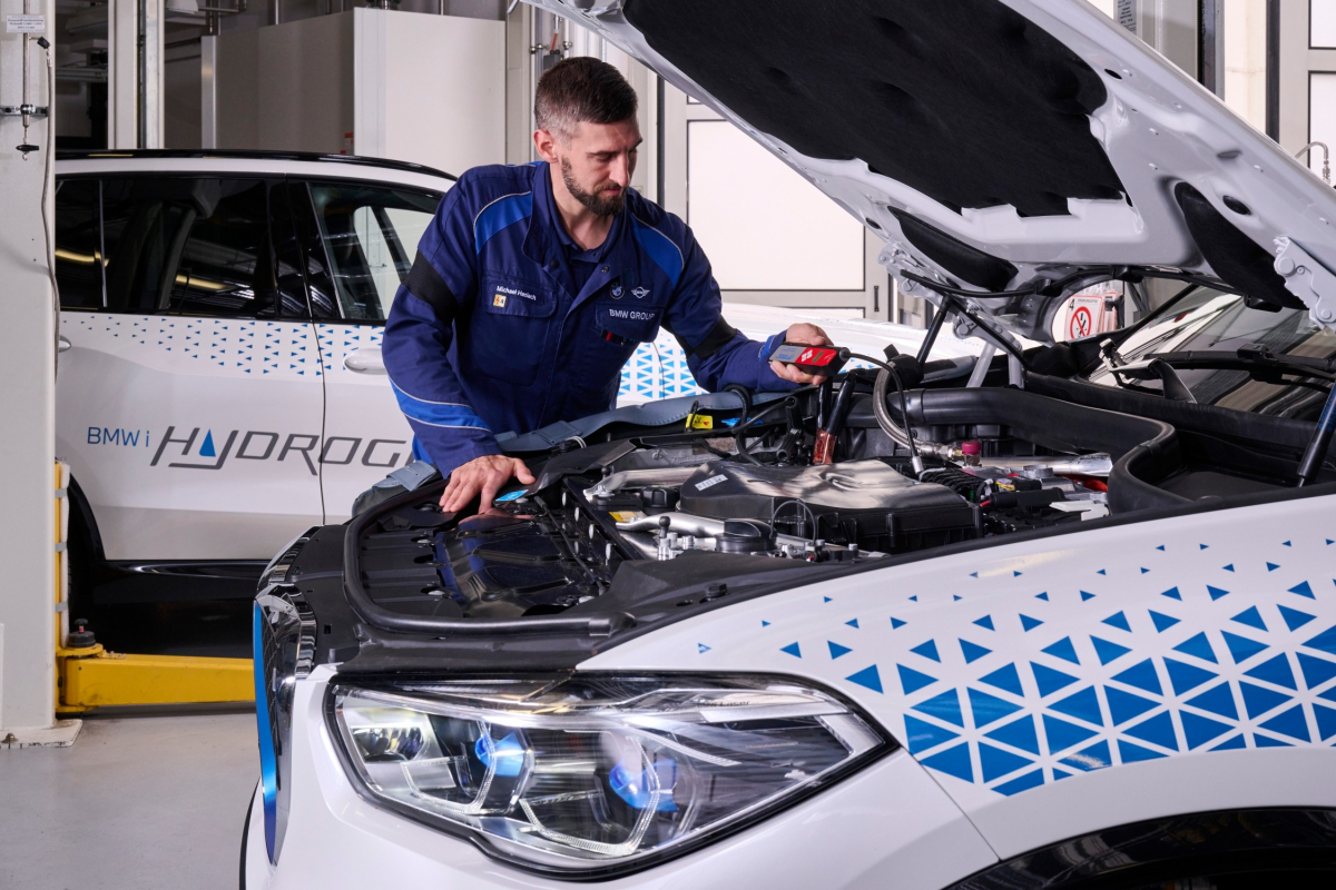 Wodorowe BMW iX5 trafiło do produkcji. Niestety nie kupisz go!