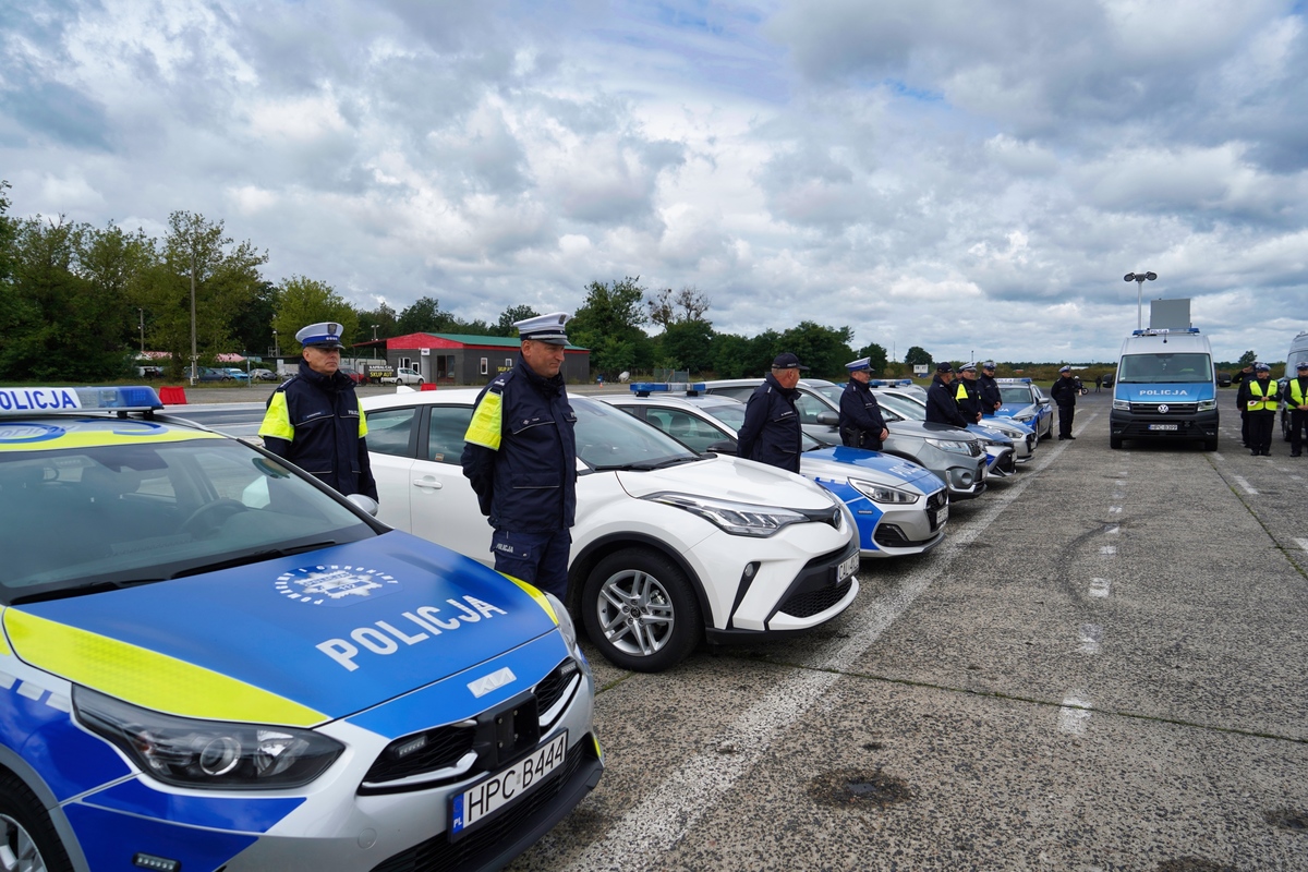 Laserowy miernik prędkości policja, pomiar prędkości, policyjny pomiar prędkości, utrata prawa jazdy za prędkość