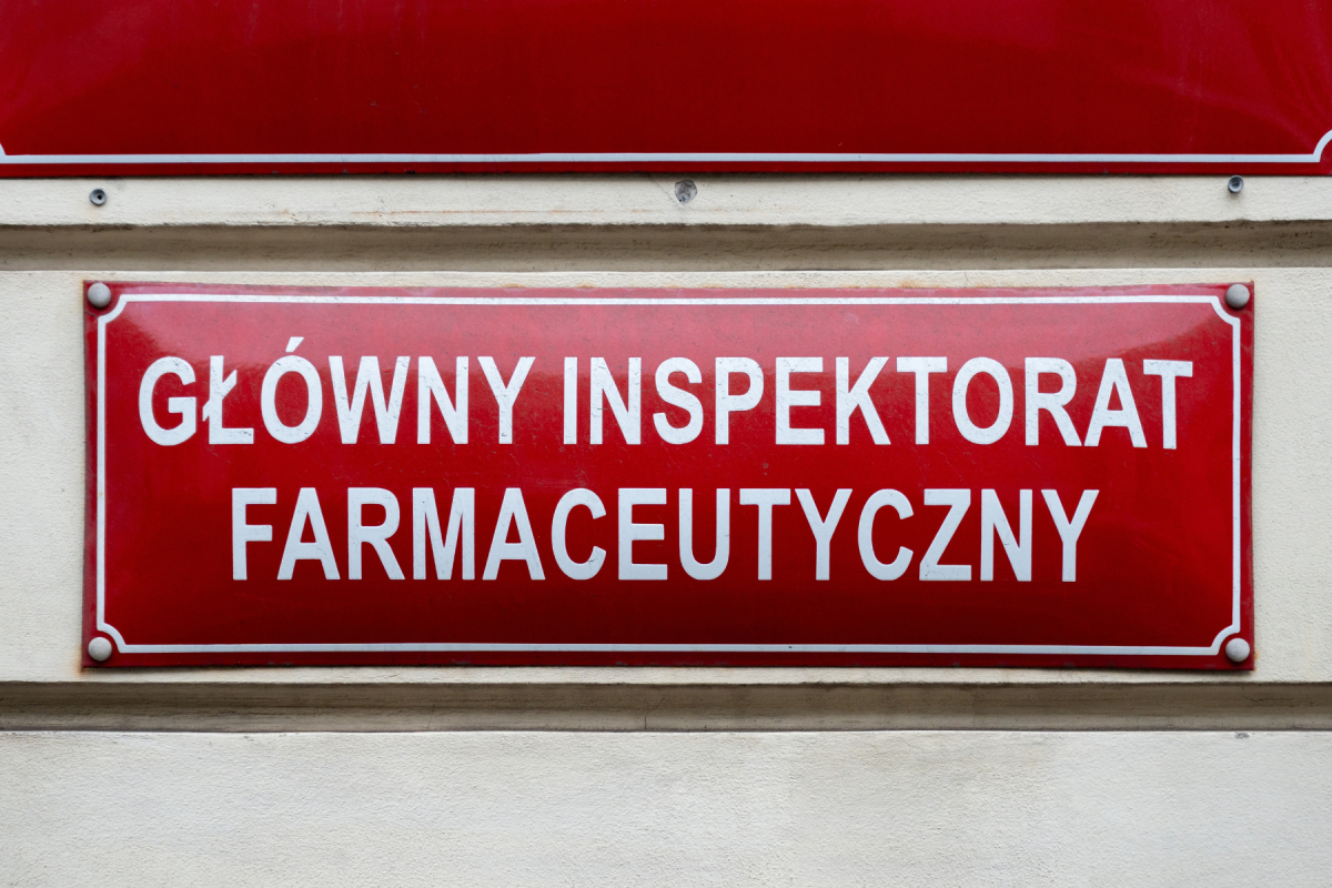 Leki z kodeiną bez recepty nie dla nieletnich? Jasne stanowisko GIF