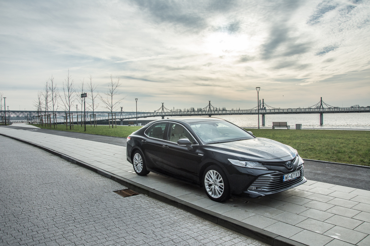Test: Toyota Camry 2.5 HDF e-CVT Executive - bo to prawdziwa limuzyna!