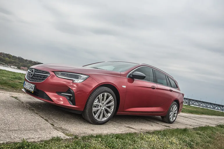 Test: Opel Insignia kombi po liftingu. Królowa flot ciągle w formie?