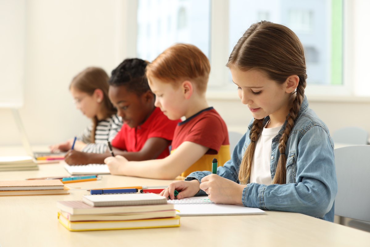 Cute,Children,Studying,In,Classroom,At,School, dziecko, szkoła, egzamin