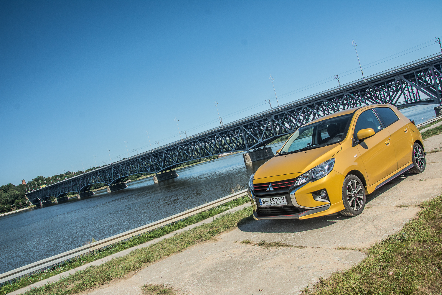 Test: Mitsubishi Space Star Insport 1.2 CVT - żółty maluch z karbonowym urokiem