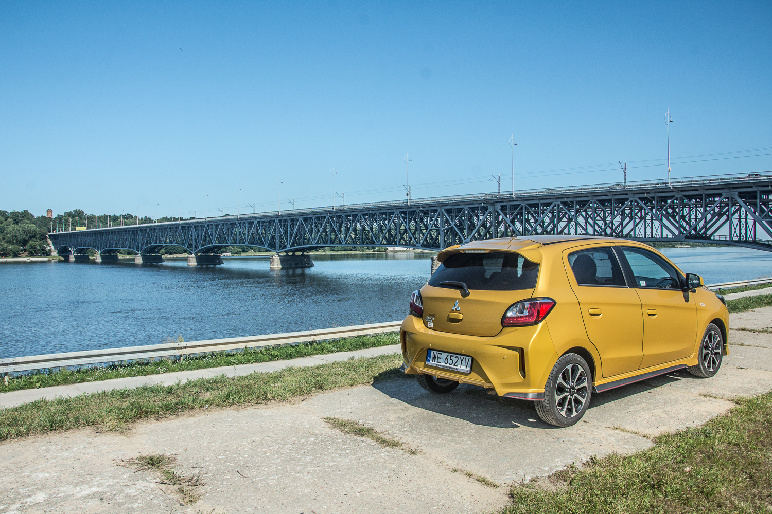 Test: Mitsubishi Space Star Insport 1.2 CVT - żółty maluch z karbonowym urokiem