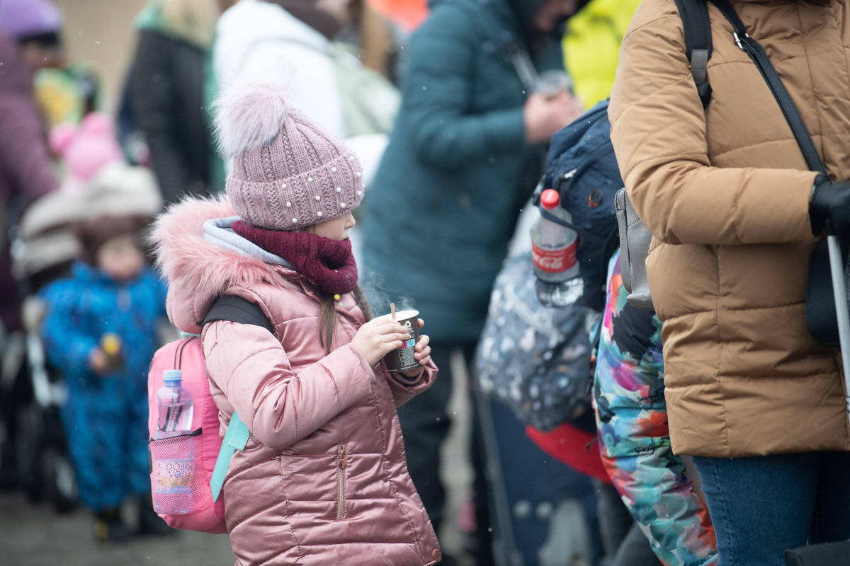 Polska szykuje się na najgorsze. Co powinien zawierać plecak ewakuacyjny, jakie dokumenty zabrać?