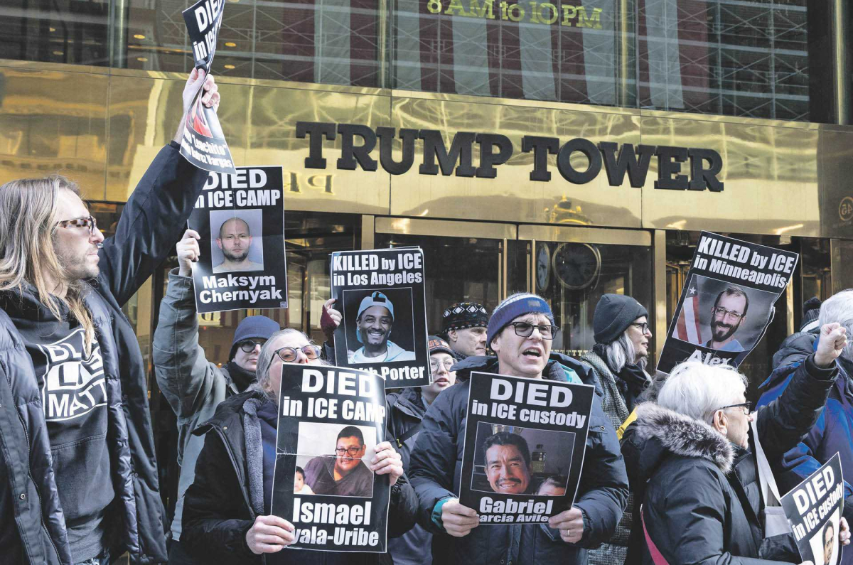 Demonstranci przed Trump Tower na Manhattanie. Nowy Jork, 31 stycznia 2026 r.