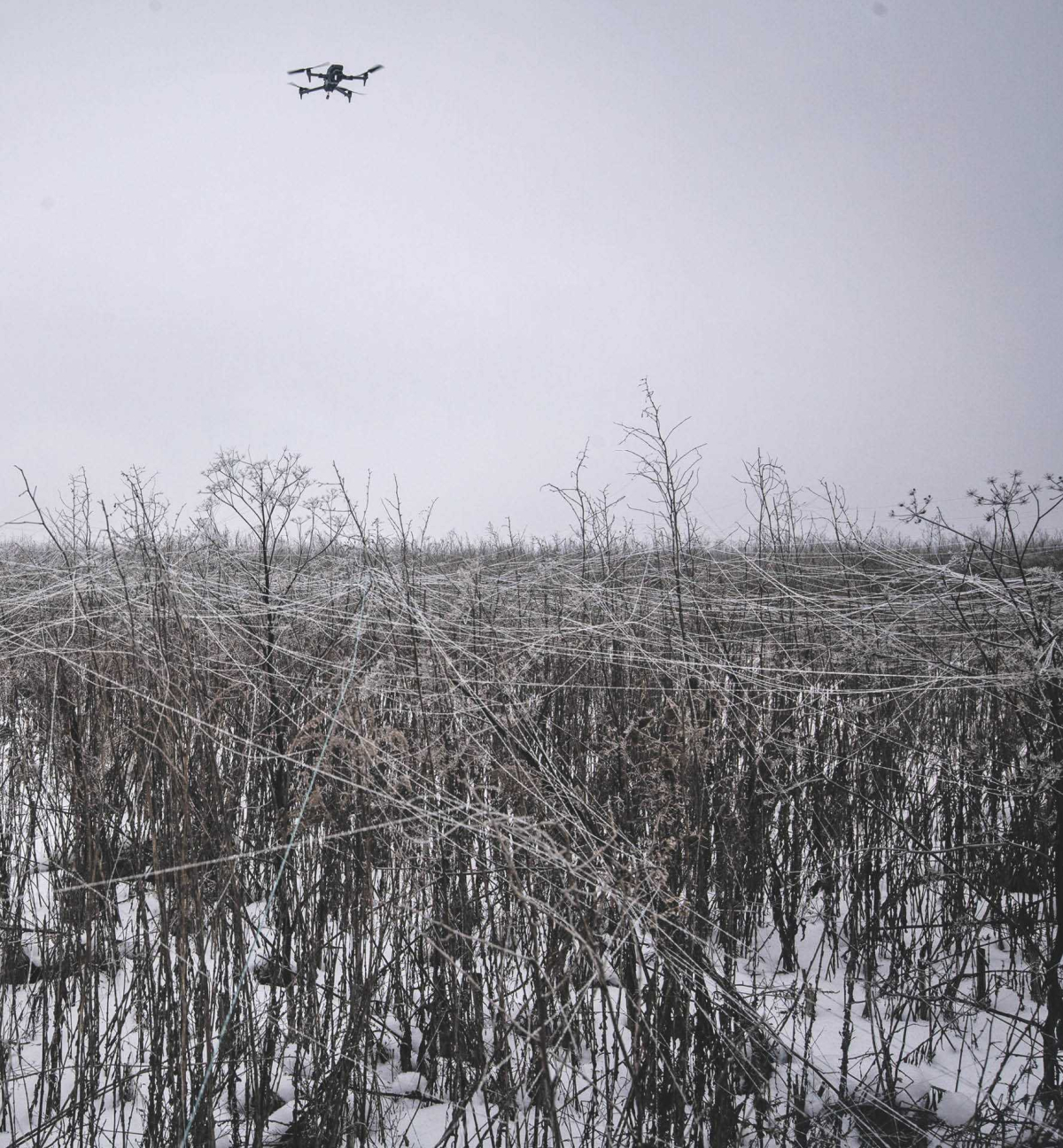 Kilometry światłowodów, przez które sterowano dronami. Sumy, 28 stycznia 2026 r.