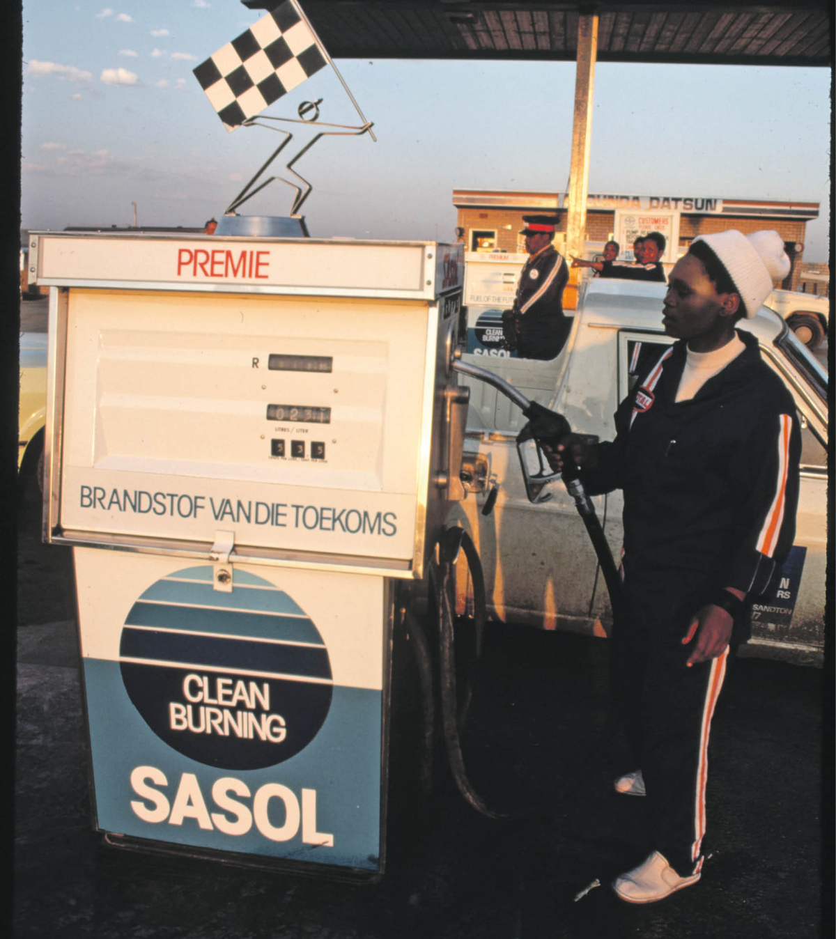Stacja paliw Sasol oferująca benzynę syntetyczną. Secunda, 1 września 1979 r.