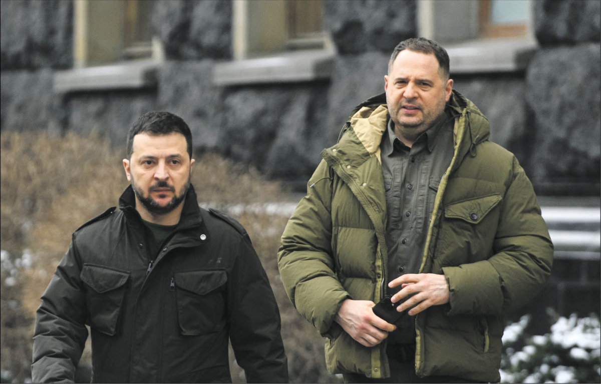 Prezydent Wołodymyr Zełenski i jego wieloletni współpracownik Andrij Jermak