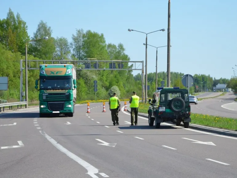 Transport papierosów bez znaków akcyzy o wartości rynkowej 703 tys. zł