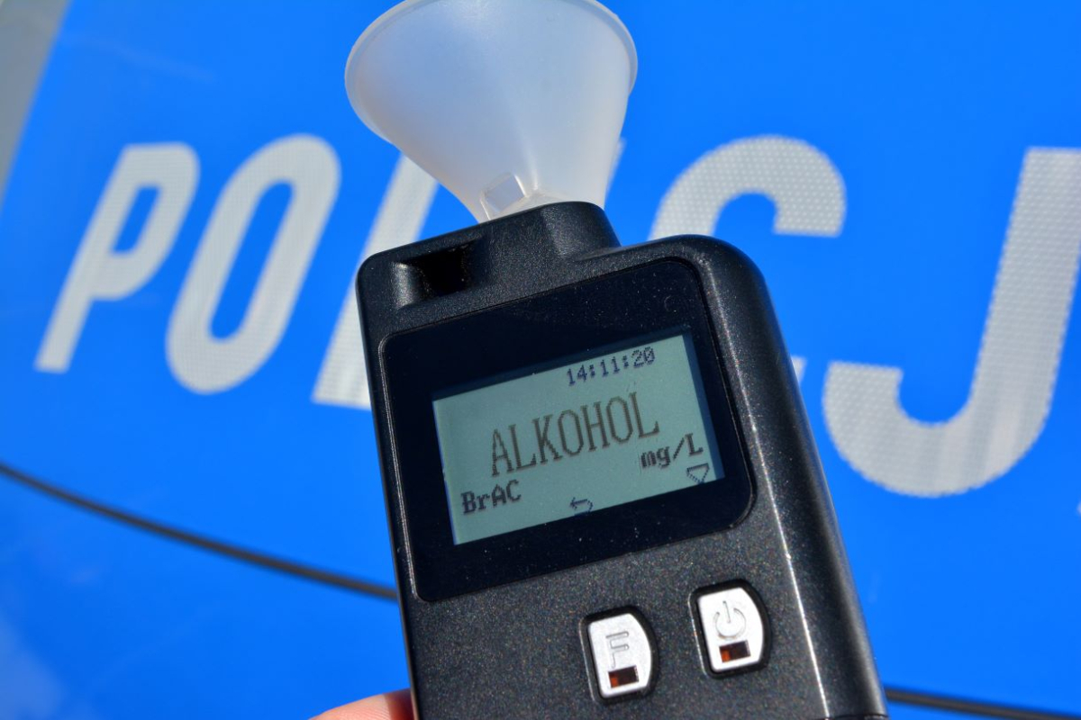 alkomat alkohol kierowca samochód mandat przepisy prawo punkty karne