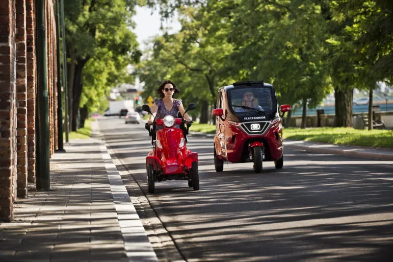 Małe pojazdy elektryczne miejską przyszłością? Tak twierdzi polska firma