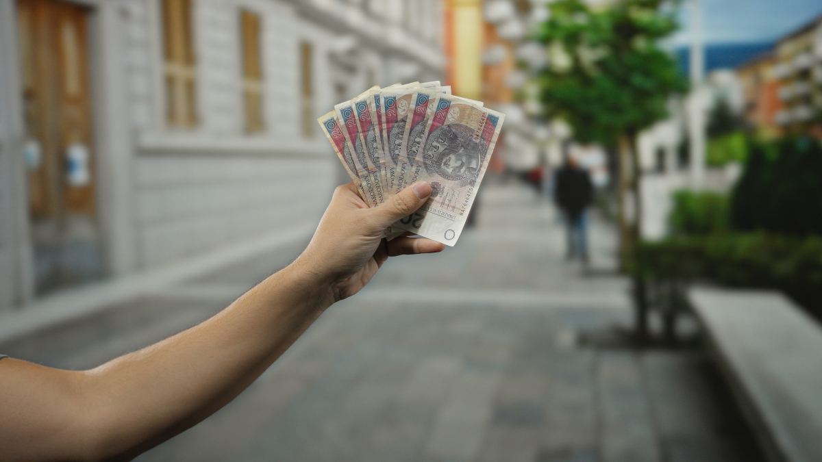 Dają zarobić nawet 35 tysięcy złotych na miesiąc i ….szukają ludzi do pracy