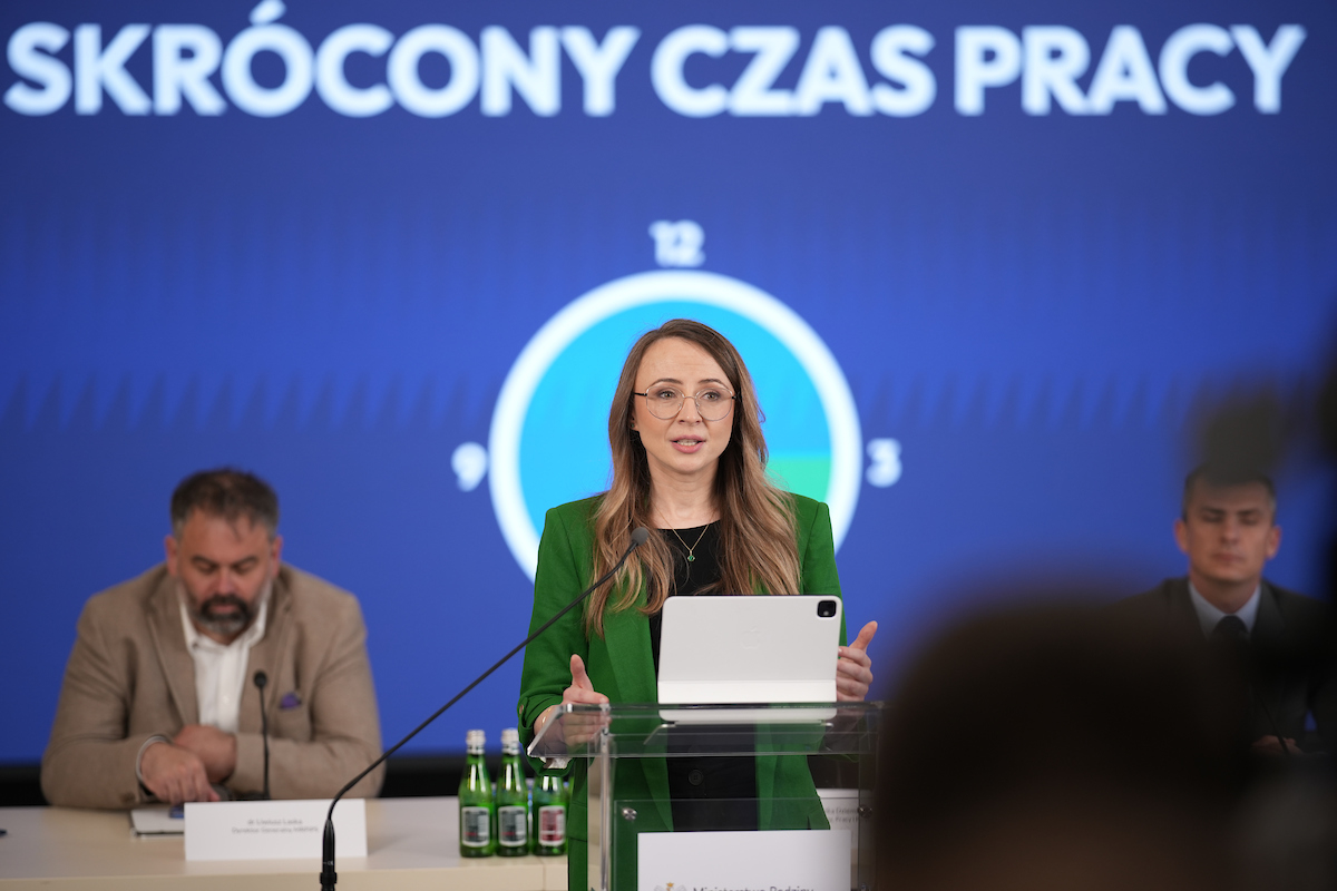 Ministra rodziny, pracy i polityki społecznej Agnieszka Dziemianowicz-Bąk