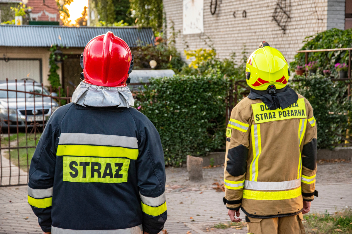 Strażacy pracują pełną parą - porywisty wiatr nad Polską spowodował wiele uszkodzeń