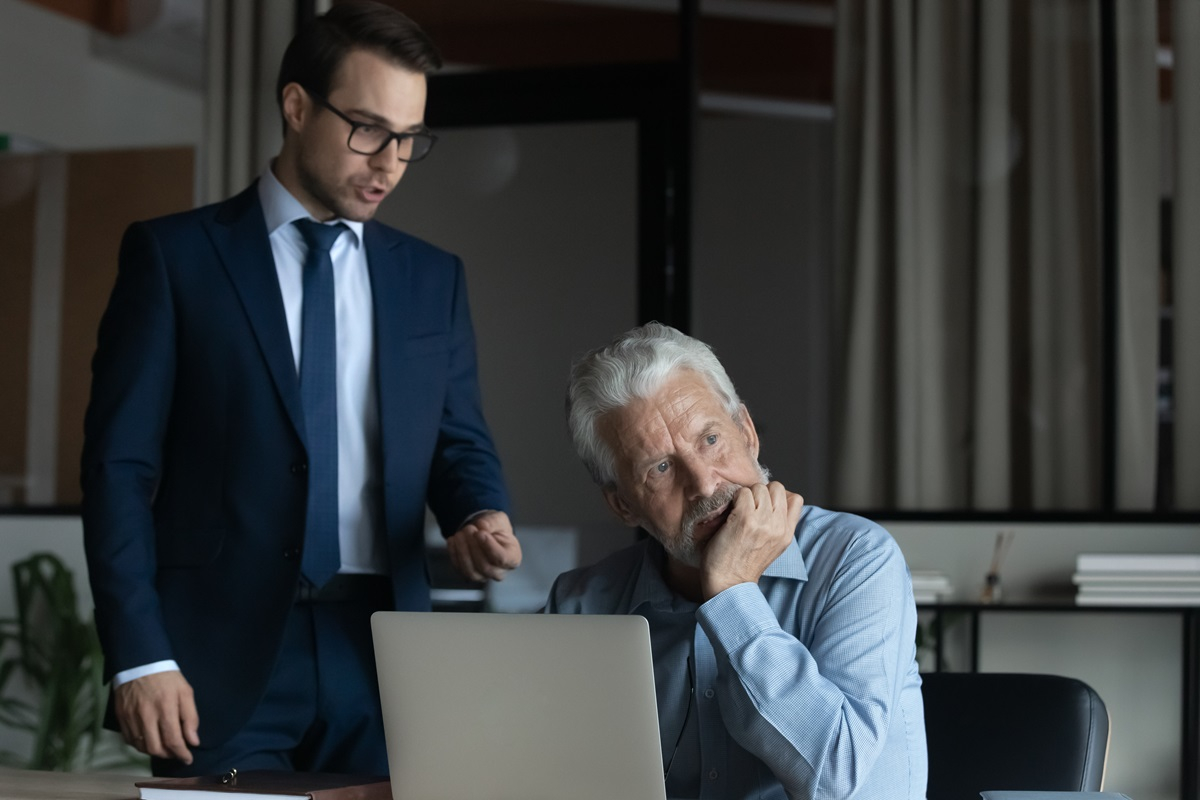 starszy pracownik pokolenie x po 45. roku życia 50 lat praca na emeryturze