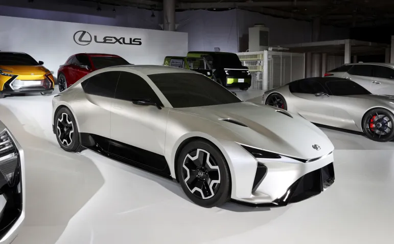 Co czwarte nowe auto ma silnik elektryczny! Toyota i Lexus ruszają z ofensywą