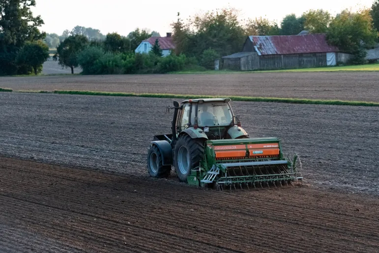 Będzie łatwiej  zmienić status gruntu z rolnego na budowlany. KOWR straci prawo pierwokupu, a grunty trafią pod inwestycje