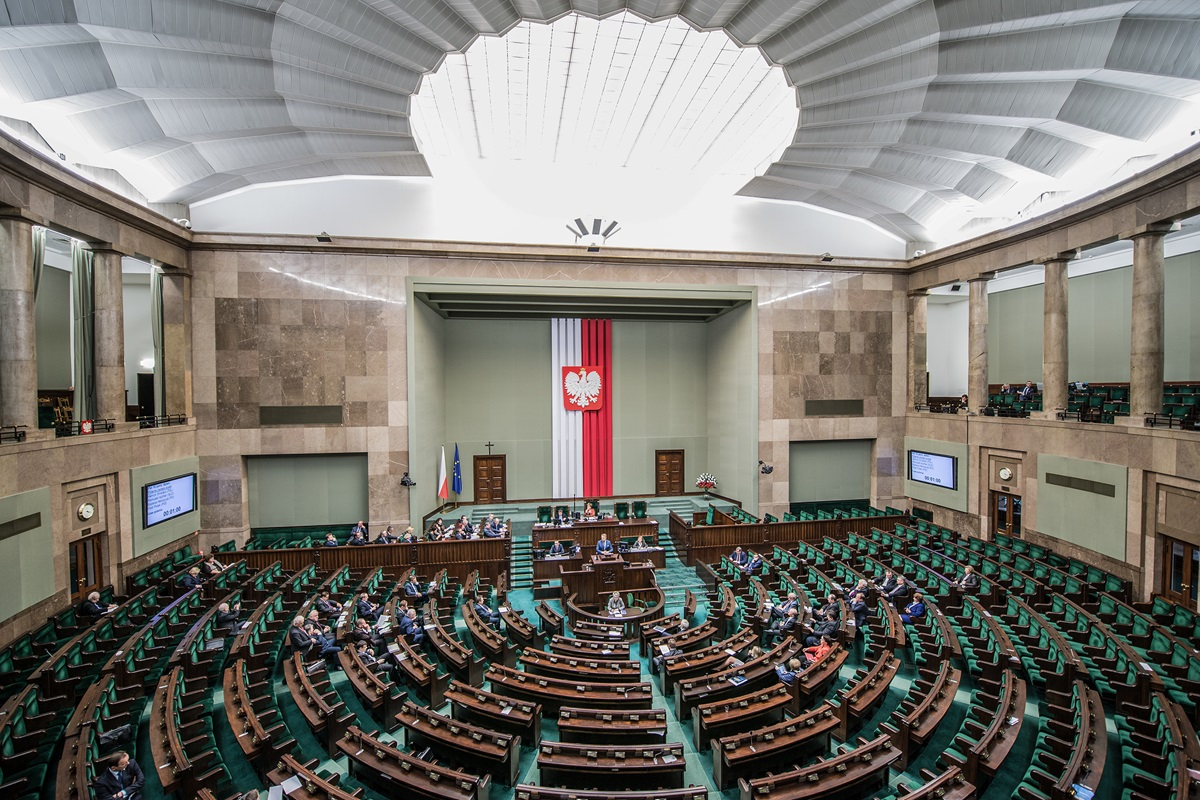 najnowszy sondaż partyjny 2025 partie pis ko konfederacja razem polska 2050